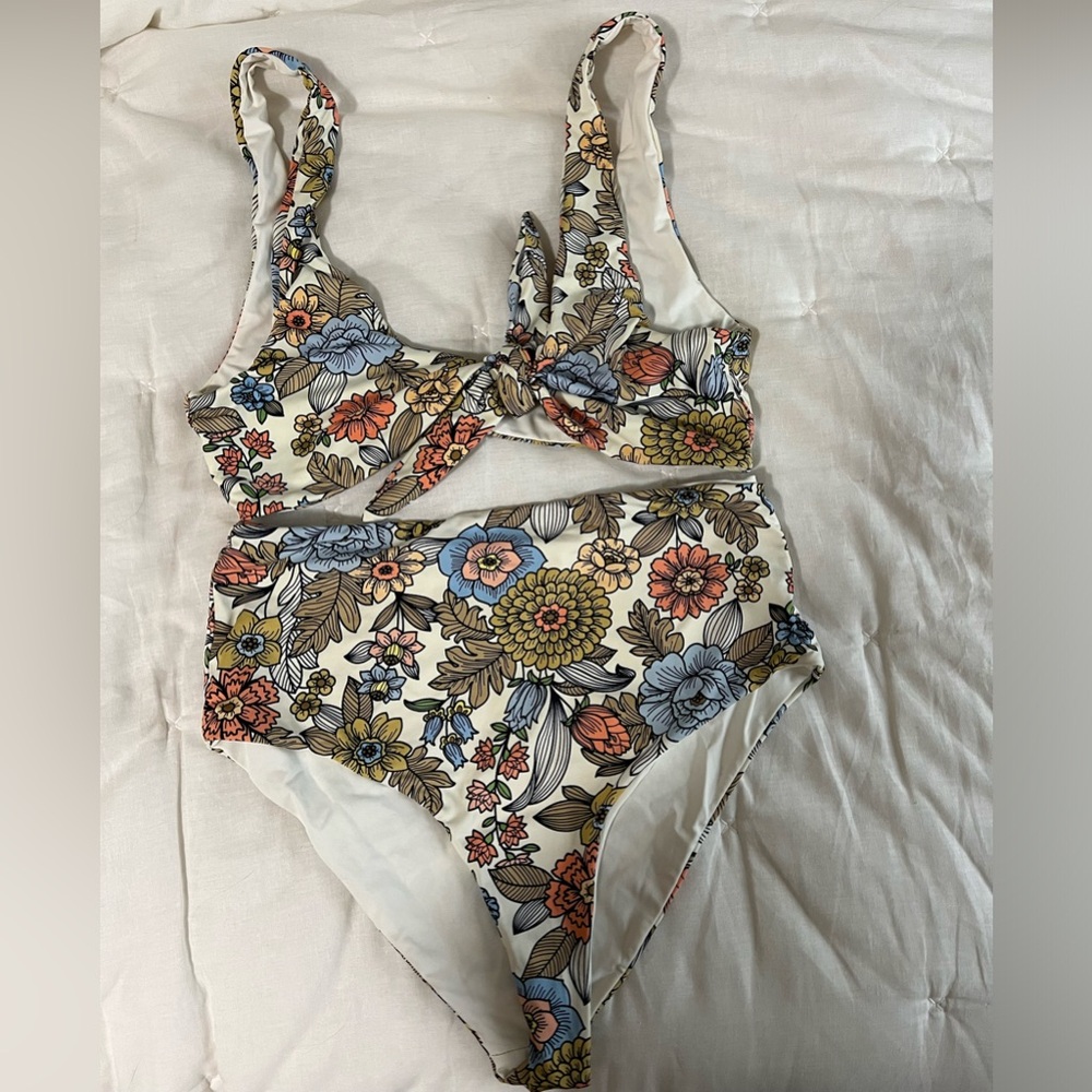 Lulus Bikini